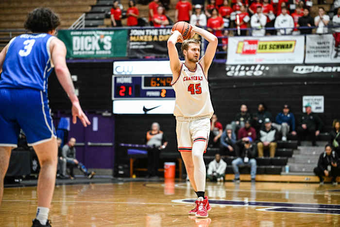 Lincoln Gresham 6A Oregon boys basketball quarterfinal Naji Saker -37
